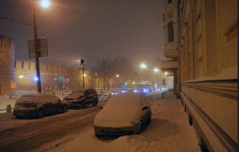 улица нижнего новгорода зимой.